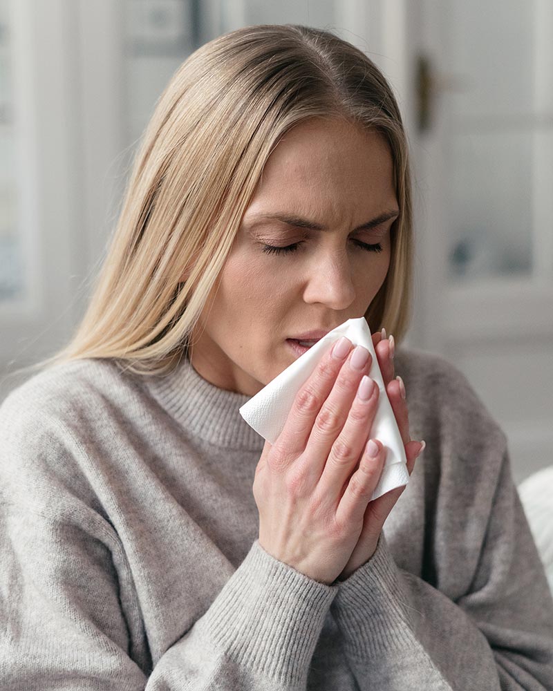 donna-con-raffreddore